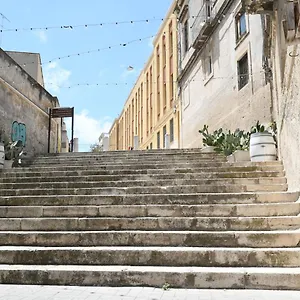 https://jolie-maison.lecce-hotels.com